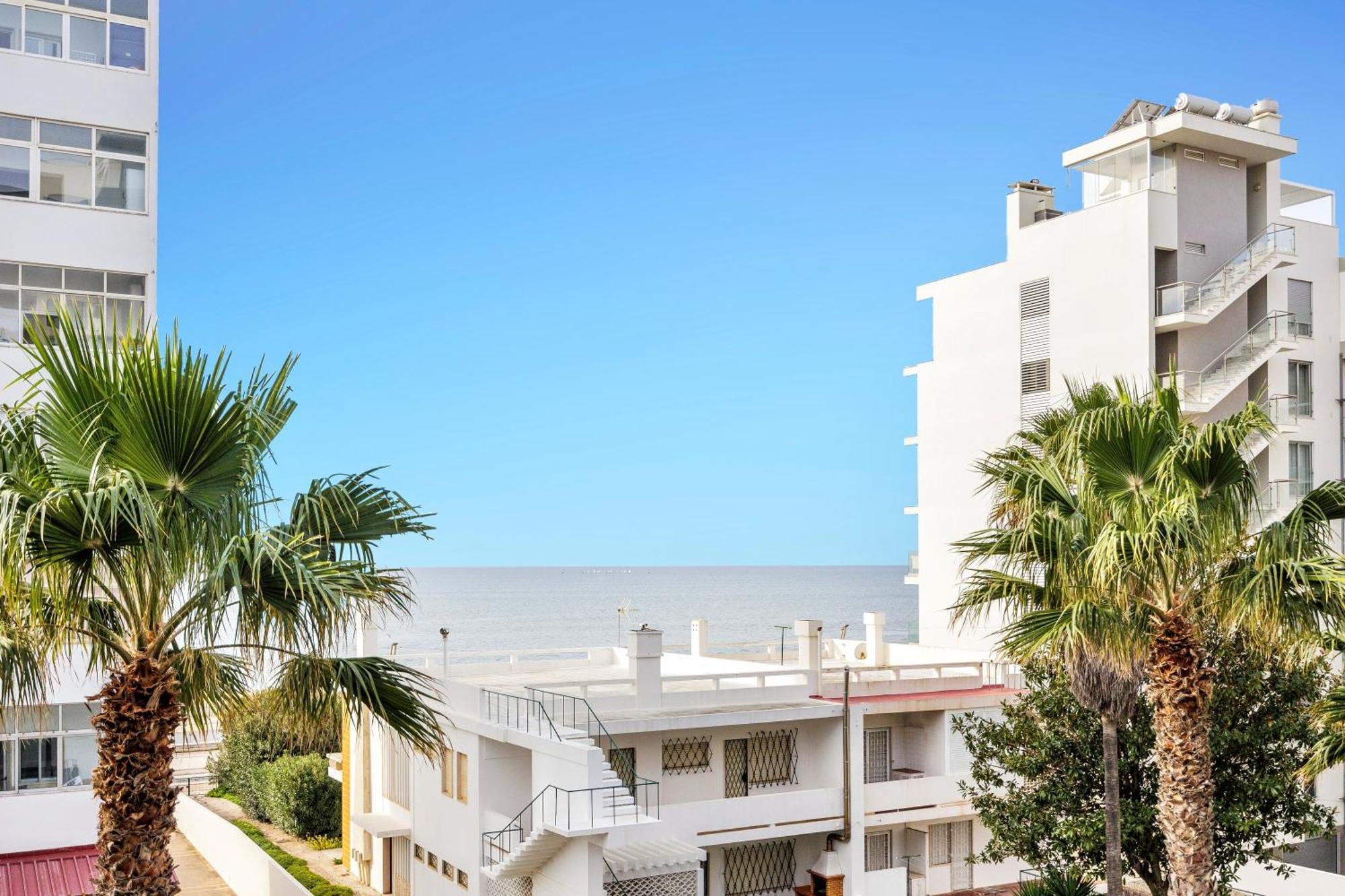 Stylish Modern Beachside Apartment With Pool & Seaview Quarteira Exteriör bild
